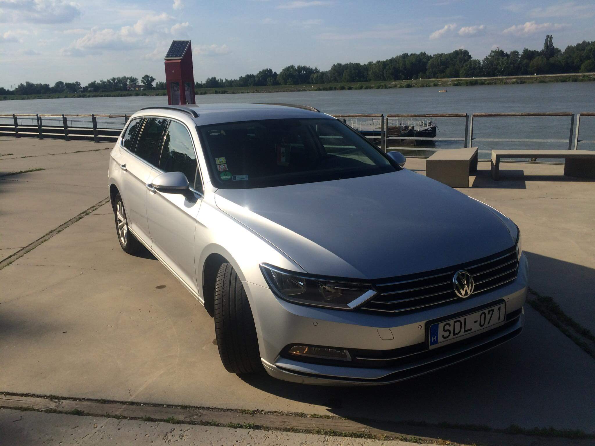 Volkswagen-Passat-folyoparton-indulas-elott