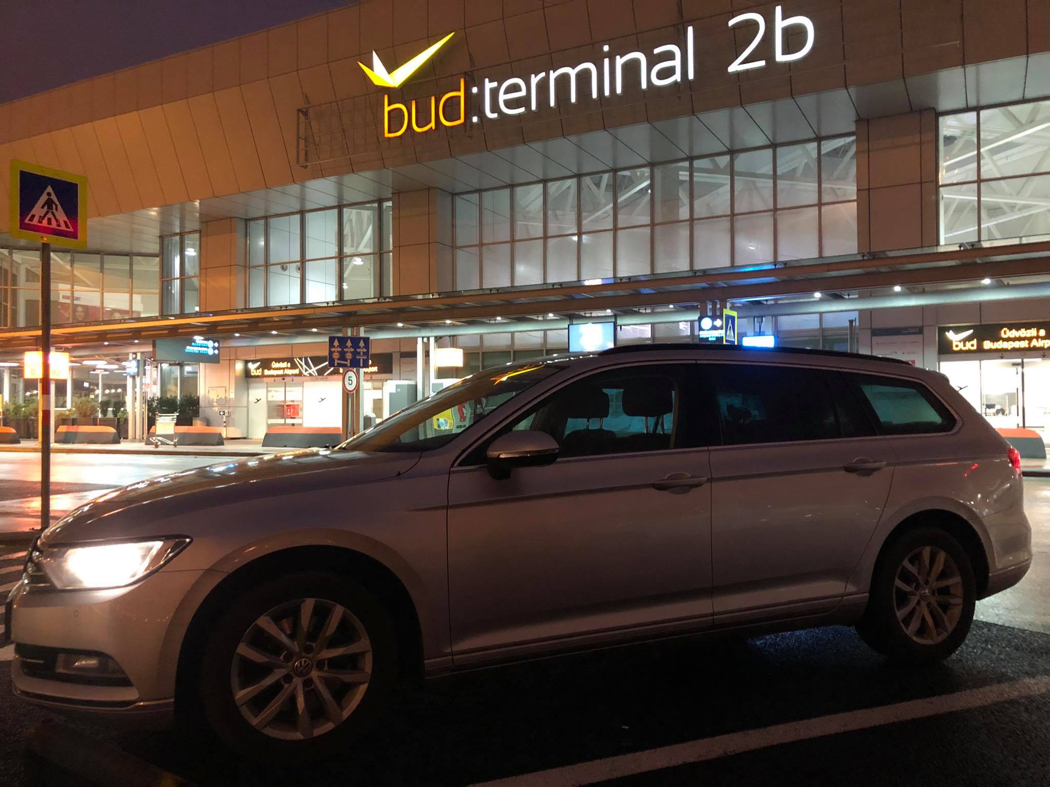 Volkswagen Passat BUD Terminal 2B